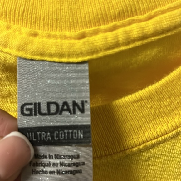 GILDAN Ultra Cotton Size M Superheroes Wear Scrubs Yellow T-Shirt NWOT PRICE⬇️20 - Picture 7 of 8